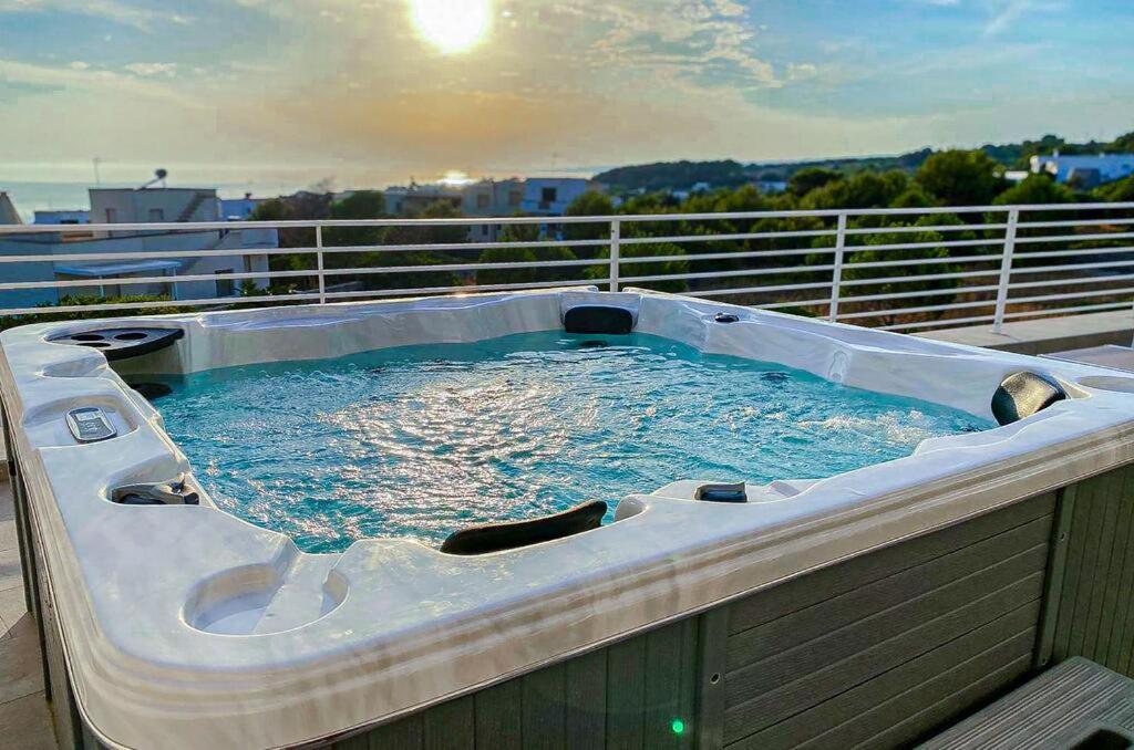 Jacuzzi Holiday Homes By Lovesud Santa Maria di Leuca Eksteriør billede