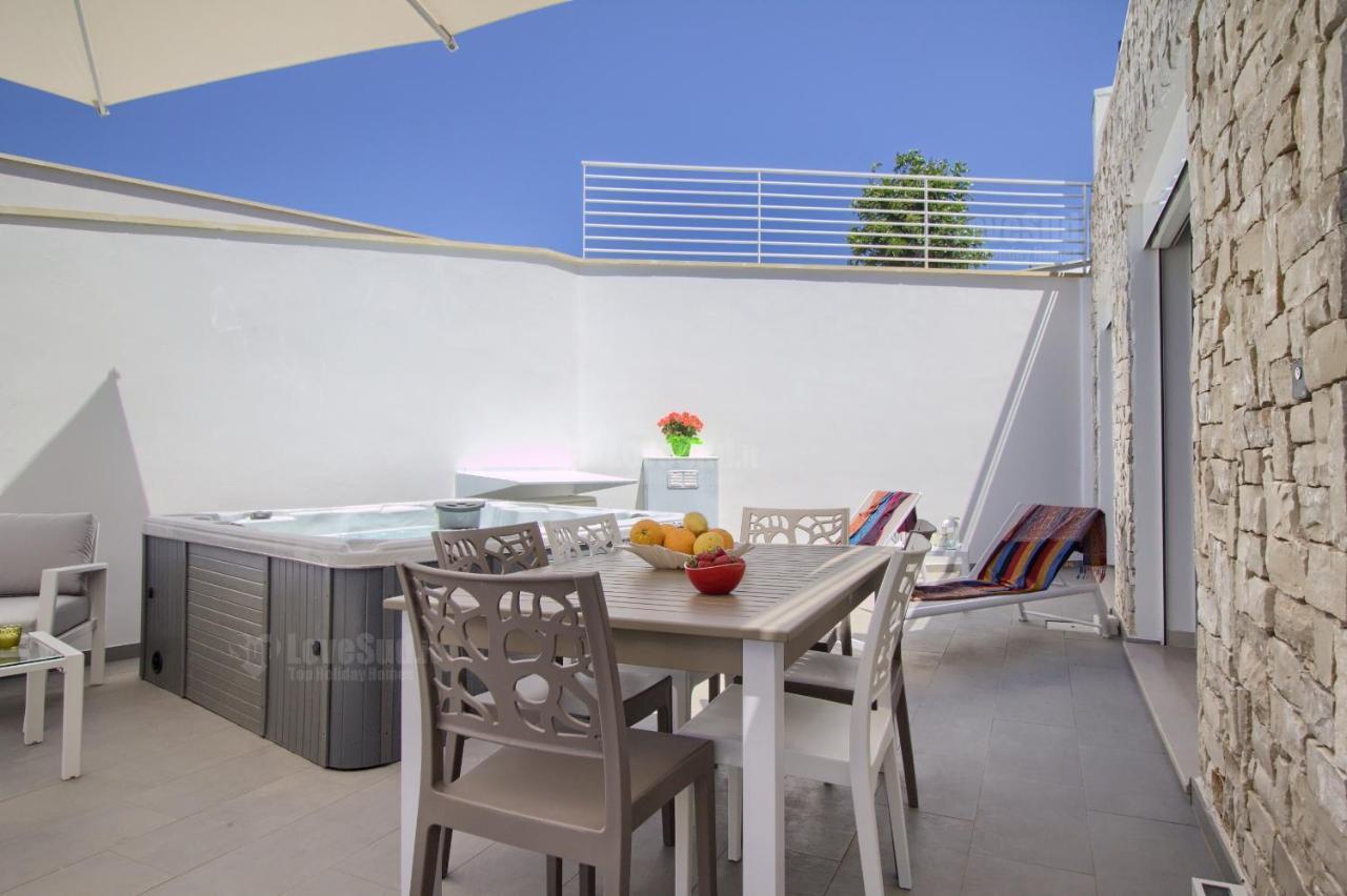 Jacuzzi Holiday Homes By Lovesud Santa Maria di Leuca Eksteriør billede